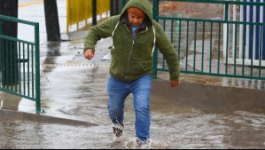 Lloverá en nueve regiones este sábado: Tormentas eléctricas y viento de hasta 60 km/h afectarán a estas localidades