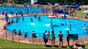 Disfruta de camping y piscina en la Región Metropolitana: Los Puentes abre sus puertas por la temporada 2025-2026