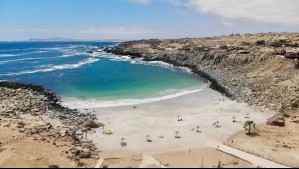 'La playa más linda de Chile': Este es el cautivante destino de arena blanca y aguas turquesas cerca de Copiapó