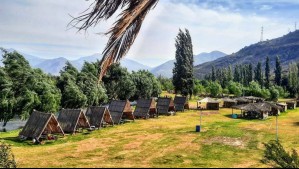 A solo una hora de Santiago: Este es el camping perfecto para bañarse en un refrescante estero y pasar la noche