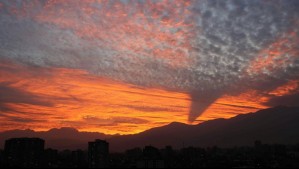 'Más impresionante de lo que imaginé': Estos son los mejores cerros para ver el amanecer y atardecer en Santiago