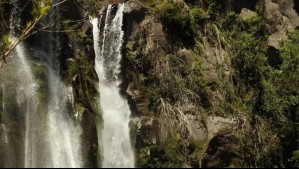 Una laguna, una cascada y un salto: Tres panoramas que incluyen trekking ligero a menos de 3 horas de Santiago