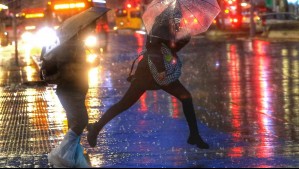 'Esta tarde el cielo se va a ir cubriendo' en Santiago: A esta hora podrían caer lluvias, granizo y tormentas eléctricas