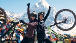 Las fotos de la alucinante travesía de dos chilenas que llegaron al Everest en bicicleta: 'No lo podemos creer'