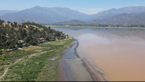 La impresionante foto de la Laguna de Aculeo tomada desde un avión: 'Se ve desértico el contorno'