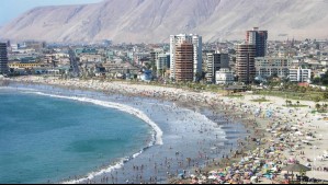 Paraíso en Iquique: Playa Cavancha cautiva a turistas con arenas blancas, aguas turquesas y oleaje suave
