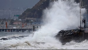 Marejadas azotarán las costas de 14 regiones durante tres días: A esta hora llegarán al litoral de la zona central