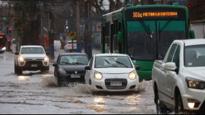 Sepúlveda actualiza hora de la lluvia en Santiago este viernes: Bajón de temperatura, tormentas y nieve en la cordillera
