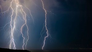 Tormentas eléctricas se desatarían en estos sectores de dos regiones el martes: Aquí también habrá lluvias