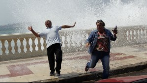 Fuerte oleaje en las costas de Chile por varios días: Actualizan aviso por marejadas en 14 regiones