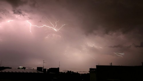 Más de 10 mm de lluvia y tormentas eléctricas: Meteorología actualiza aviso para estas cuatro regiones de la zona norte