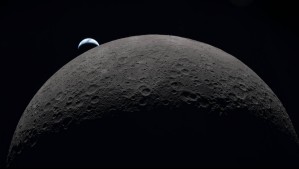 Un guiño a la misión Apolo 8: La tripulación Artemis II captura impresionante fotografía del 'ocaso de la Tierra'