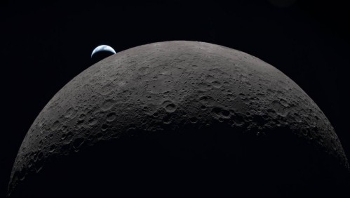 Un guiño a la misión Apolo 8: La tripulación Artemis II captura impresionante fotografía del 'ocaso de la Tierra'