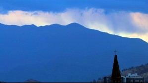 Chubascos y tormentas eléctricas afectarán un sector de la RM y otras tres regiones: Esto recomienda Alejandro Sepúlveda