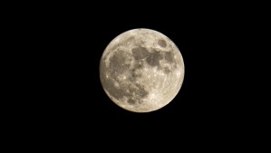 Luna llena de las flores: ¿A qué hora saldrá en Santiago?