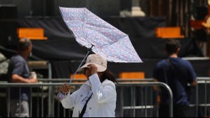 Rachas de hasta 60 km/h en la Región Metropolitana, Valparaíso y O'Higgins este día: Advierten por viento moderado