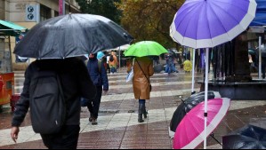 Alerta preventiva en la Región Metropolitana por lluvias, nieve y viento: Advierten posibles aluviones y derrumbes