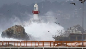 Marejadas abarcarán las costas de 14 regiones: Emiten aviso por fuerte oleaje que afectará desde este sábado