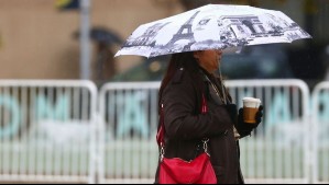 'Hay que ir con el paraguas y abrigado': A esta hora terminarían las precipitaciones y bajaría la temperatura en la RM