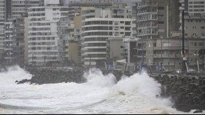 Fuerte oleaje afectará las costas durante el fin de semana: Marejadas azotarán a 14 regiones hasta este día