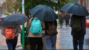 Probabilidad de lluvias persistiría hasta la mañana del domingo en la Región Metropolitana: 'Ingresará aire frío'