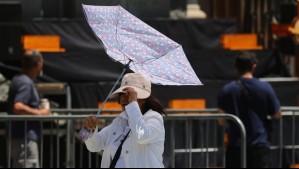Rachas de hasta 80 km/h durante dos días: Actualizan aviso por viento moderado en la RM y otras cinco regiones