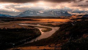 'Cuando la luz y la tierra se encuentran': Fotógrafo chileno es elegido en el top 10 del 'Sony World Photography Awards'