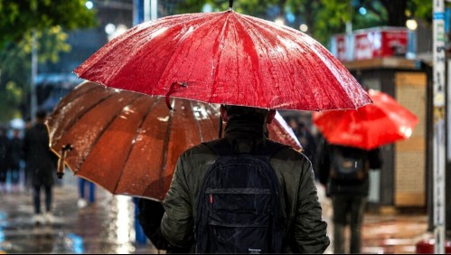 Pronostican hasta 55 mm de lluvia: Meteorología emite aviso por varios días para estos sectores de RM y otras 4 regiones