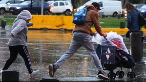 Precipitaciones alcanzarán la RM y otras 9 regiones este miércoles: Pronostican lluvia fuerte y viento de hasta 70 km/h