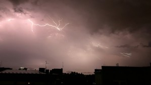 Tormentas eléctricas persistirían por el resto de la semana en la región de Atacama: Hasta este día lloverá en Copiapó