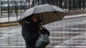 Pronostican lluvias, viento y bajas temperaturas para este martes en Santiago: ¿Cuándo dejará de llover?