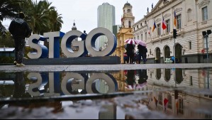 'Vuelve la lluvia con mayor intensidad' a Santiago este domingo: Prevén un 'largo ciclo de ausencia de precipitaciones'