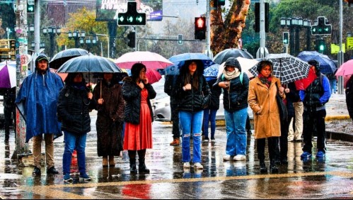 Sistema frontal se aproxima a Santiago: Probables precipitaciones desde el martes hasta el próximo fin de semana