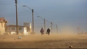Confirman tormentas de arena en Arica e Iquique para este miércoles: Vientos azotarán estas ciudades del Norte Grande