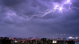 Tormentas eléctricas por inestabilidad atmosférica: DMC emite aviso para sectores de Valparaíso, RM y otras dos regiones