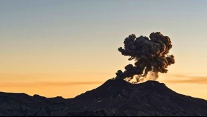 'Columna eruptiva alcanzó 600 metros': Reportan nuevas explosiones en el volcán Nevados de Chillán durante este martes