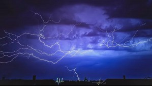 'Probabilidad de granizos y fuertes vientos': DMC emite nuevos avisos por tormentas eléctricas en 11 regiones