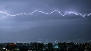 'Seguirán presentes durante horas de la noche': Precipitaciones y tormentas eléctricas se concentrarán en estos sectores