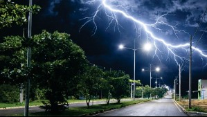 Desde Valparaíso hasta Biobío: Emiten nuevo aviso por probables tormentas eléctricas y granizos para este día