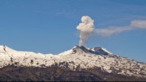 Reportan sismicidad y 'al menos seis pulsos eruptivos' en Nevados de Chillán: Columna alcanzó 2.300 metros