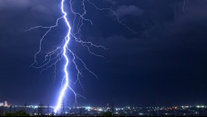 Incluye a Coquimbo, Valparaíso y la RM: Meteorología actualiza avisos por tormentas eléctricas en siete regiones