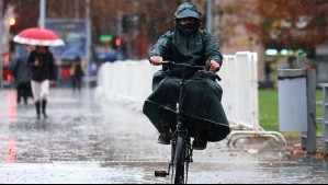 Hasta 30 mm en un 'corto periodo': Emiten aviso por lluvias moderadas en la Región Metropolitana, O'Higgins y Maule